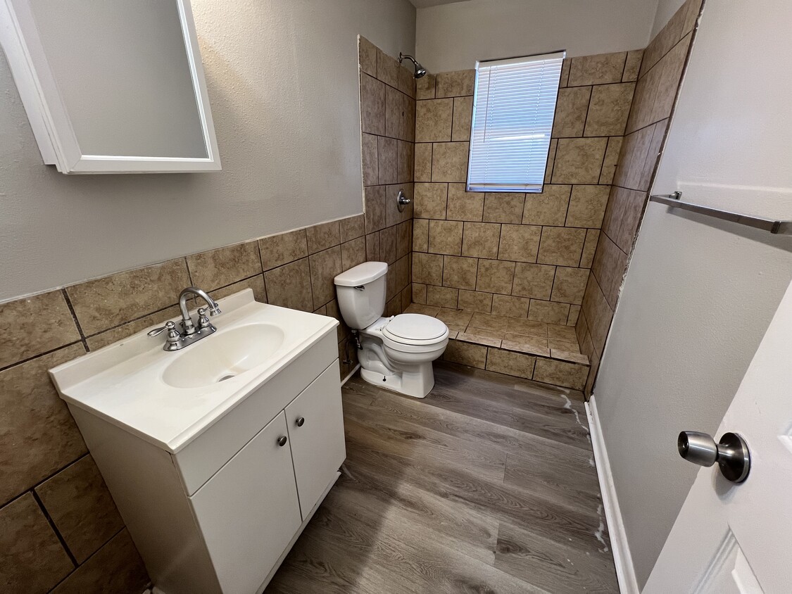 Building Photo - Kentwood Apartments