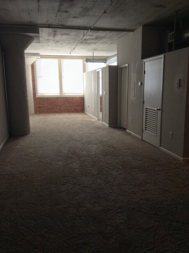 Building Photo - 715 Armour Rd