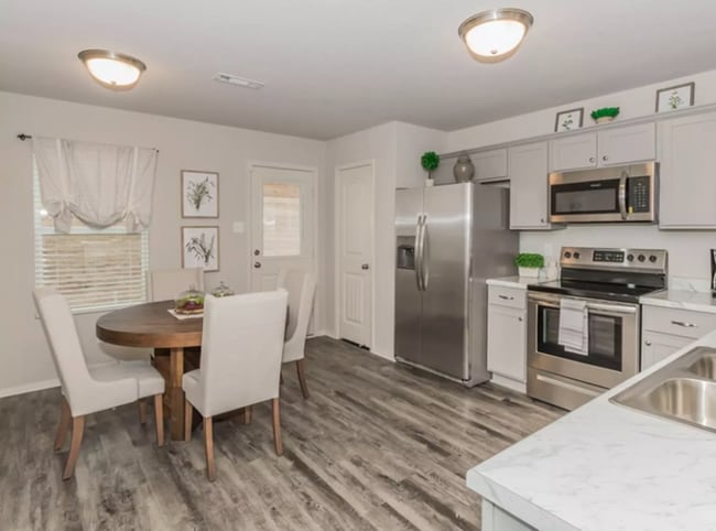 Building Photo - 5089 Woodstream Dr