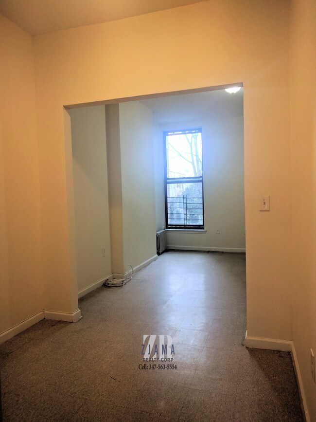 Building Photo - 300 Nassau Ave