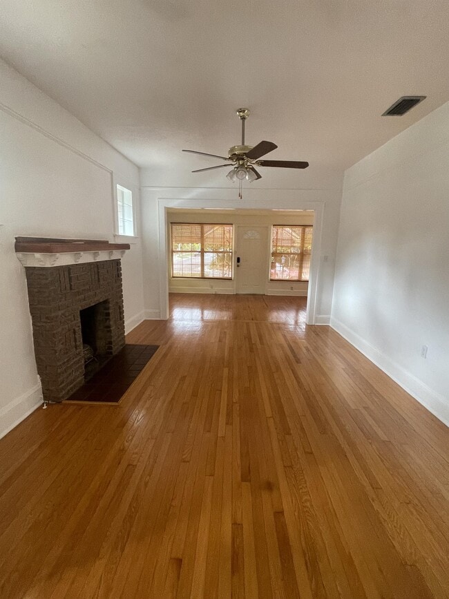 Building Photo - 2501 Oberlin Ave