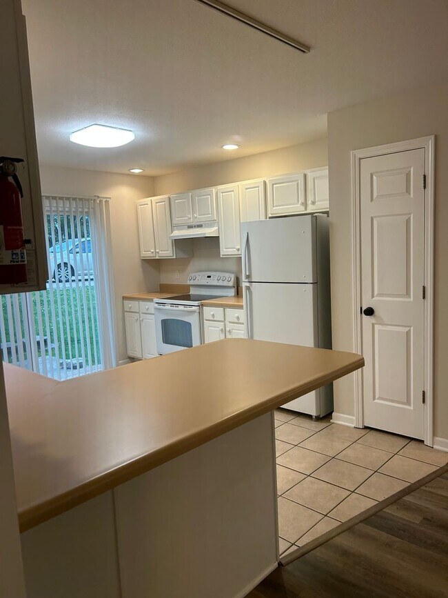 Building Photo - 3219 Dove Dr