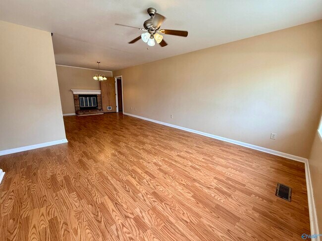 Building Photo - 105 Oakwood Meadows Dr