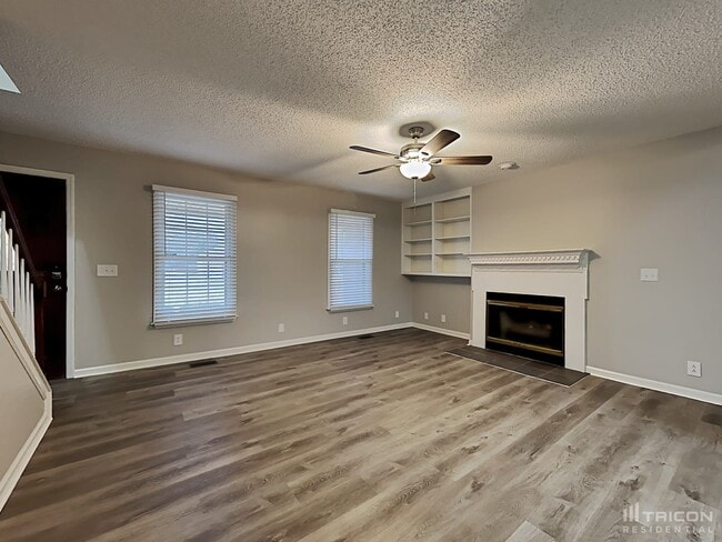 Foto del edificio - 730 Brushy Ridge Dr