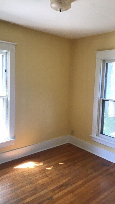 Building Photo - 1326 3rd Ave S