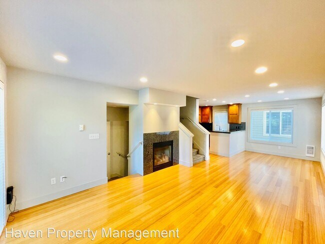 Building Photo - 2 br, 2.5 bath House - 3624 B Palatine Ave N