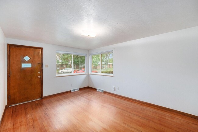 Building Photo - 1135 Judson St