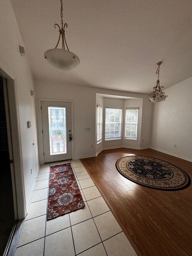 Foto del edificio - Spacious 4BR/2BA Home – Screened Lanai, Co...