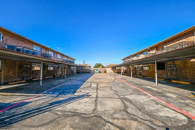 Building Photo - 7902 Prestwood Dr