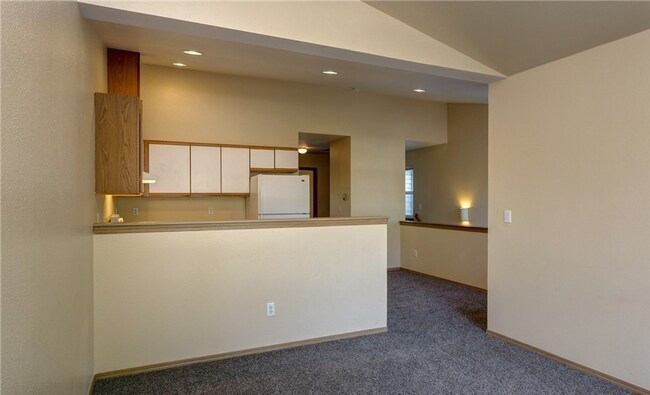 Building Photo - Spacious 4-Bedroom Duplex for Rent!