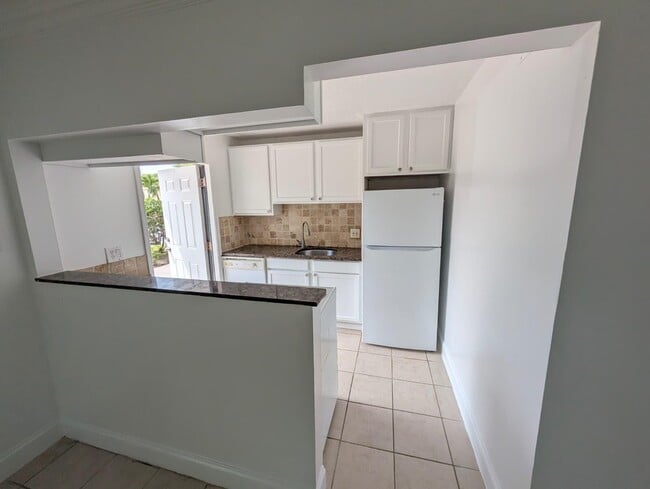 Building Photo - 817 Lighthouse Dr