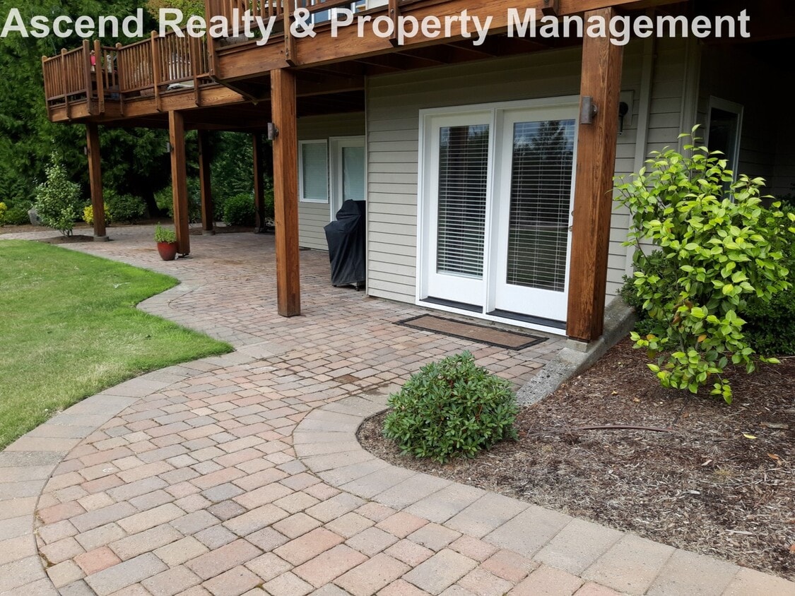 Primary Photo - Unique Opportunity to Lease 2 Bed Lower Un...