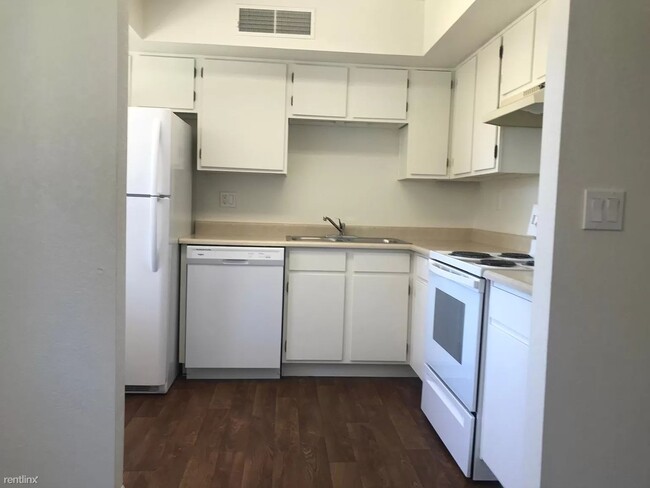 Building Photo - 2 br, 1 bath Townhome - 914 W Glendale Ave