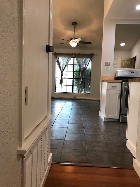 Foto principal - 8757 Birmingham Dr
