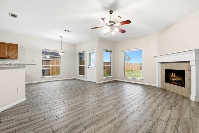 Foto del edificio - 21495 Pleasant Forest Dr