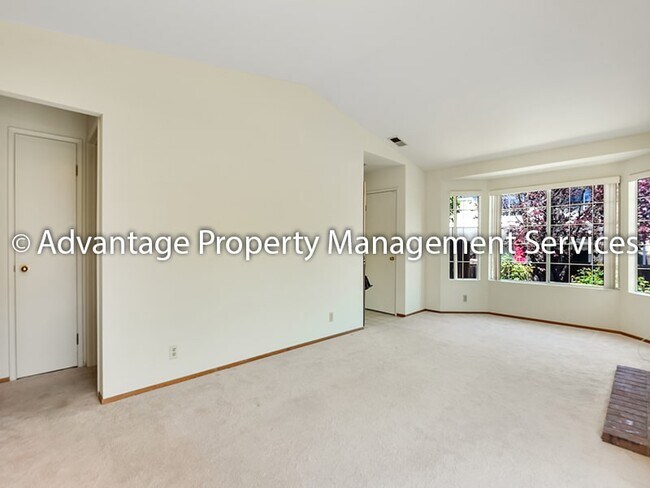 Foto del edificio - Single Story 2 Bed / 2 Bath, 977 Sq ft Condo