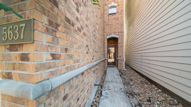 Foto del edificio - 5637 Oasis Palm Ln