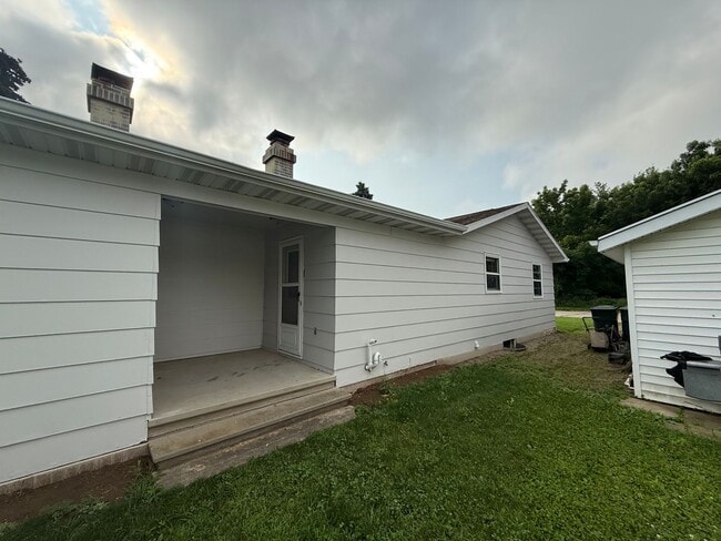 Building Photo - 207-211 Maple Street