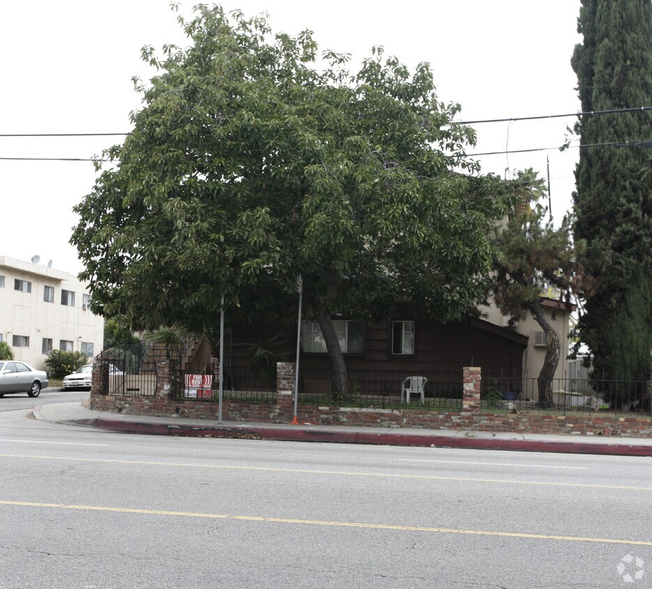 Foto del edificio - 12329 Oxnard St