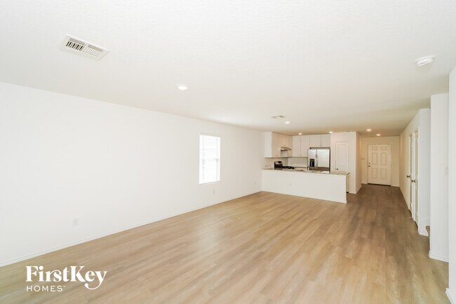 Foto del edificio - 13034 Rosemary Cove