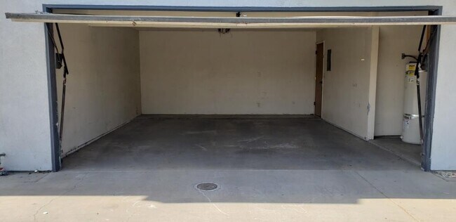 Foto del edificio - Large-2 bedrooms 1 bath