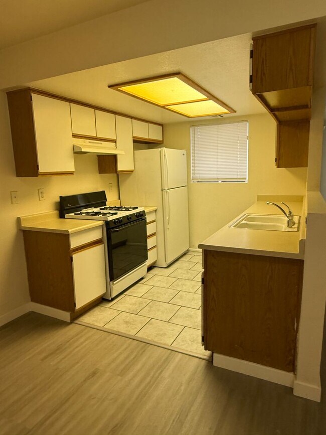 Foto del edificio - Nicely Redone Single Family Townhome