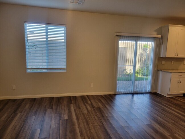 Foto del edificio - Beautiful 4 Bedroom Home in Southwest Vegas!