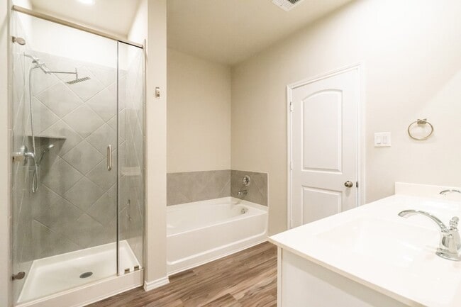 Building Photo - 16856 Pink Wintergreen Dr