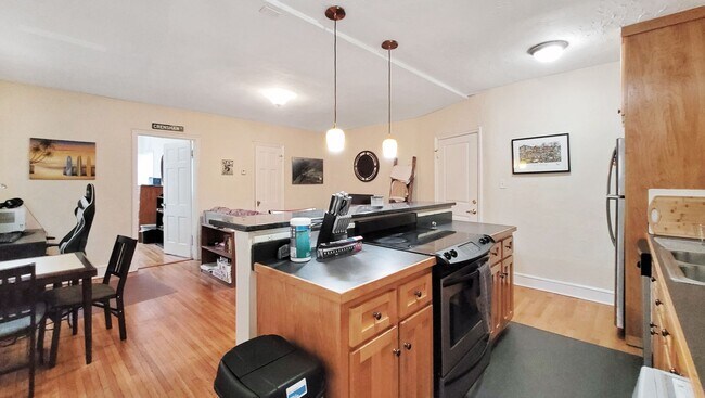 Foto del edificio - MODERN 1 BED 1 BATH CONDO IN THE FAN!!!!