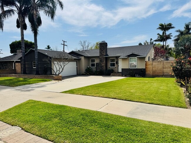 Phenomenal Single Story Near Downtown Orange! - Phenomenal Single Story Near Downtown Orange! House