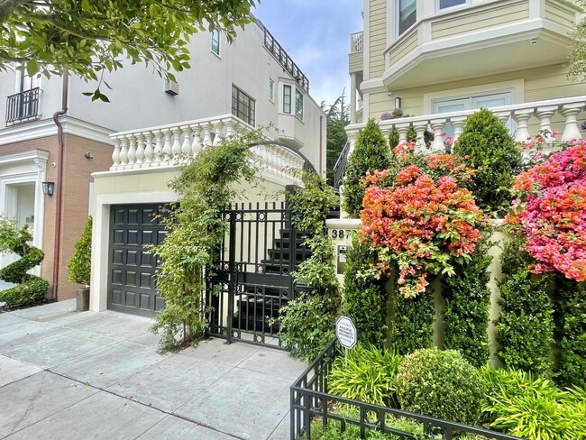 Building Photo - STUNNING 5BR/3.5BA Presidio Heights Home! ...