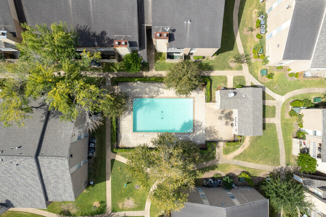 Lookdown Pool - Forum Park Townhomes III