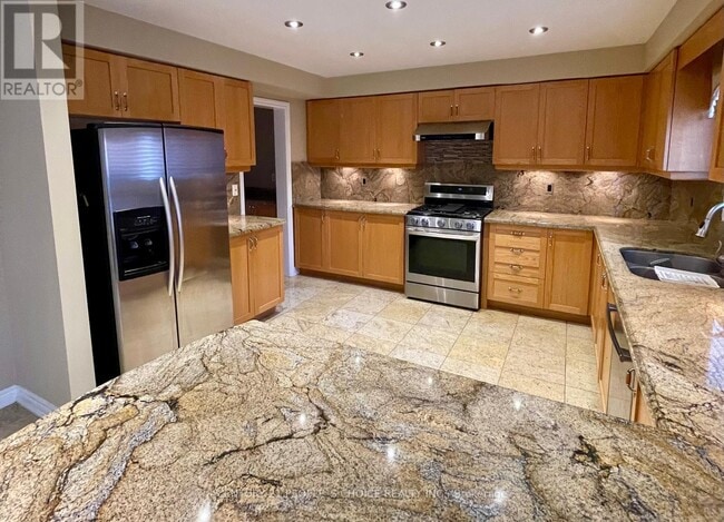 Building Photo - 215 Edenbrook Hill Dr