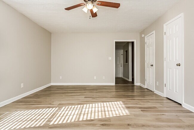 Foto del edificio - 2725 Woodward Rd