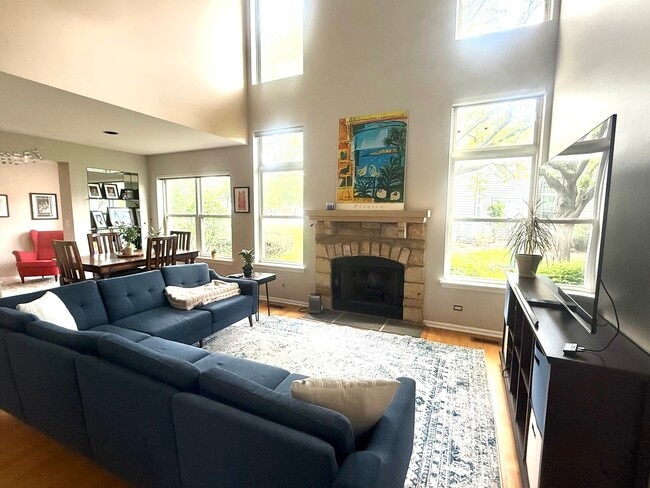 Building Photo - 1560 E Chivalry Ct