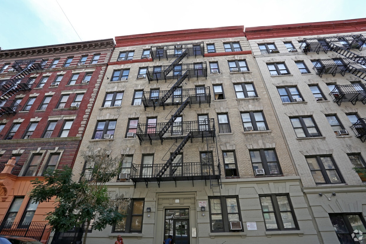 Building Photo - 536 W 158th St