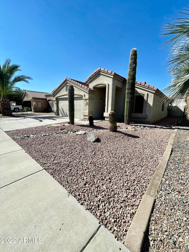 Foto del edificio - 13002 W Hearn Rd