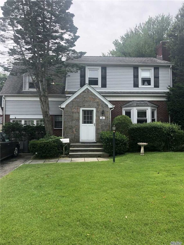 Primary Photo - 30 Linden Rd