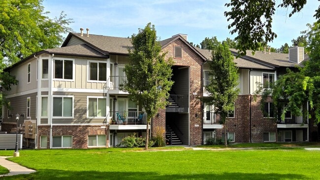 Building Photo - The Springs of Royal Oaks