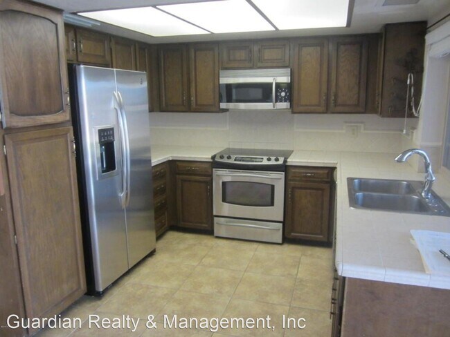 Building Photo - 3 br, 2 bath House - 2606 E Yucca Street