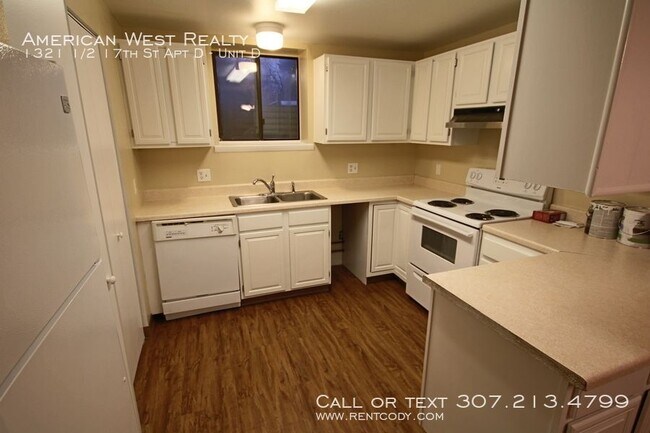 Building Photo - 3 bed 2 bath Apt Utilities included
