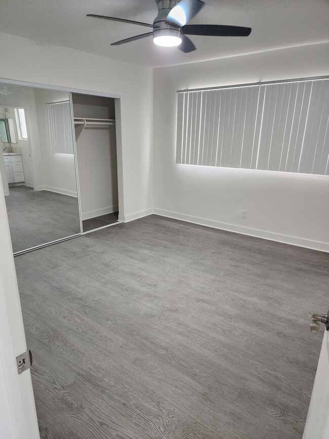 Building Photo - 546 N Kings Rd