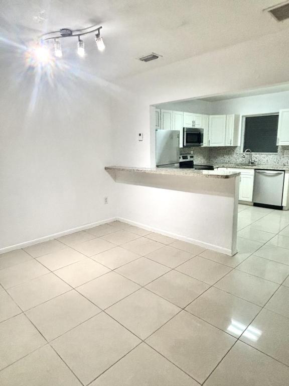 Foto del edificio - 400 Navarre Ave