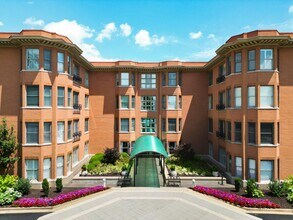 Building Photo - 750 S Hanley Rd
