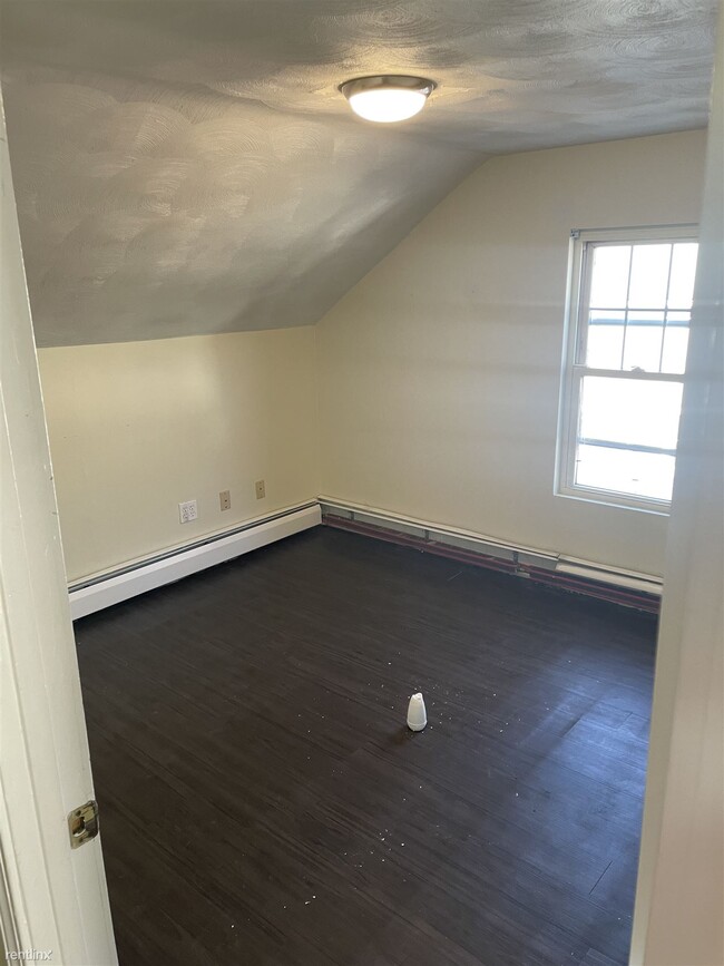 Building Photo - 3 br, 1 bath House - 14 Grove Street