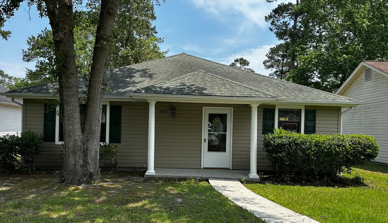 Front - 6462 Sweet Gum Trl