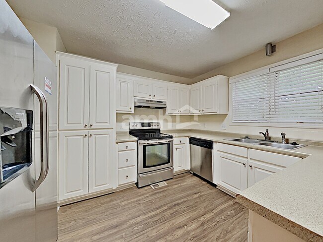 Foto del edificio - 445 Allens Landing Ct