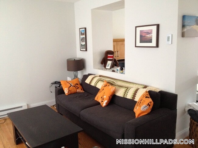 Building Photo - 22 Hayden St