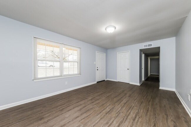Foto del edificio - Lovely 4 Bedroom on Oak Ridge Drive