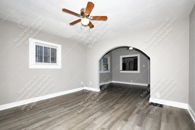 Foto del edificio - 1024 E Bradbury Ave